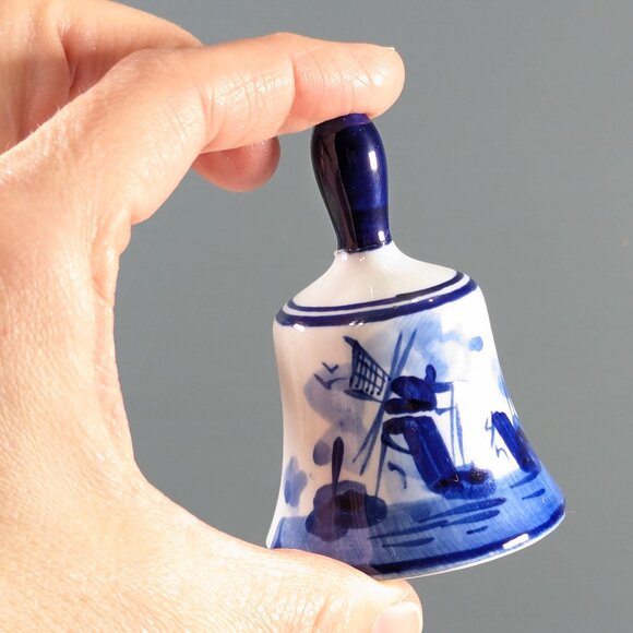 Small Delft Blue hand painted ceramic hand bell, Miniature table bell - Picture 2 of 10